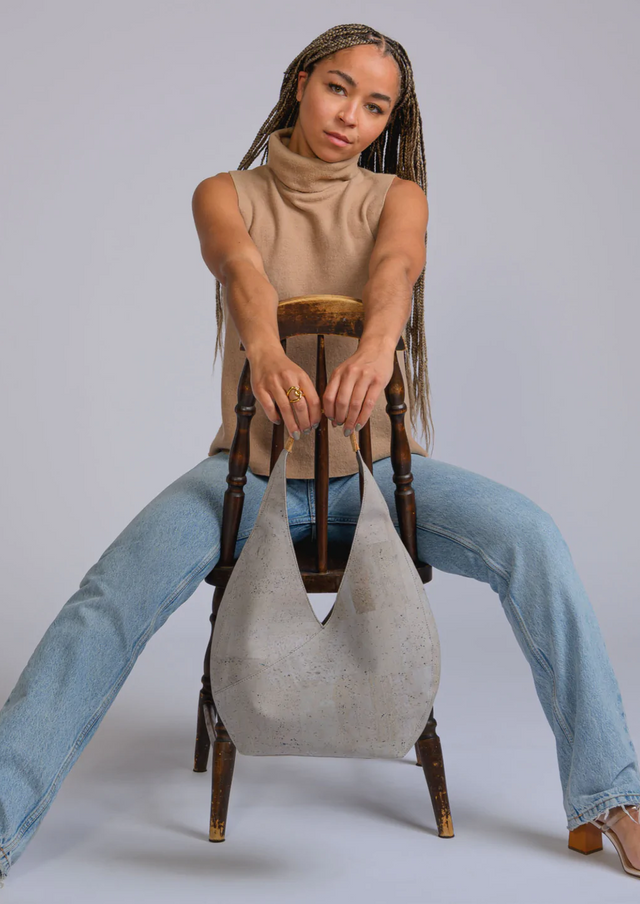 Modern Chic Shoulder Bag in Gray