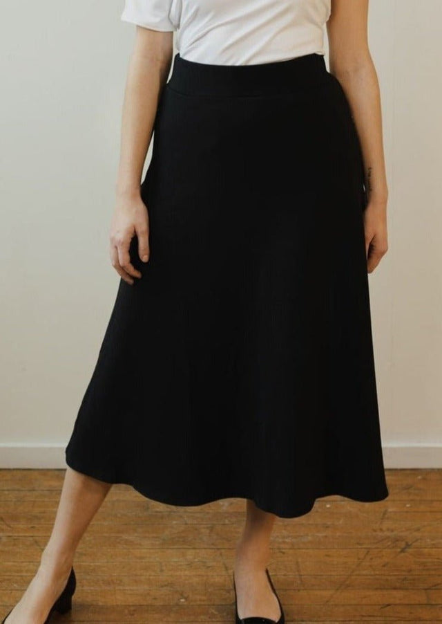 Audrey Zipper Pocket Midi Skirt in Black