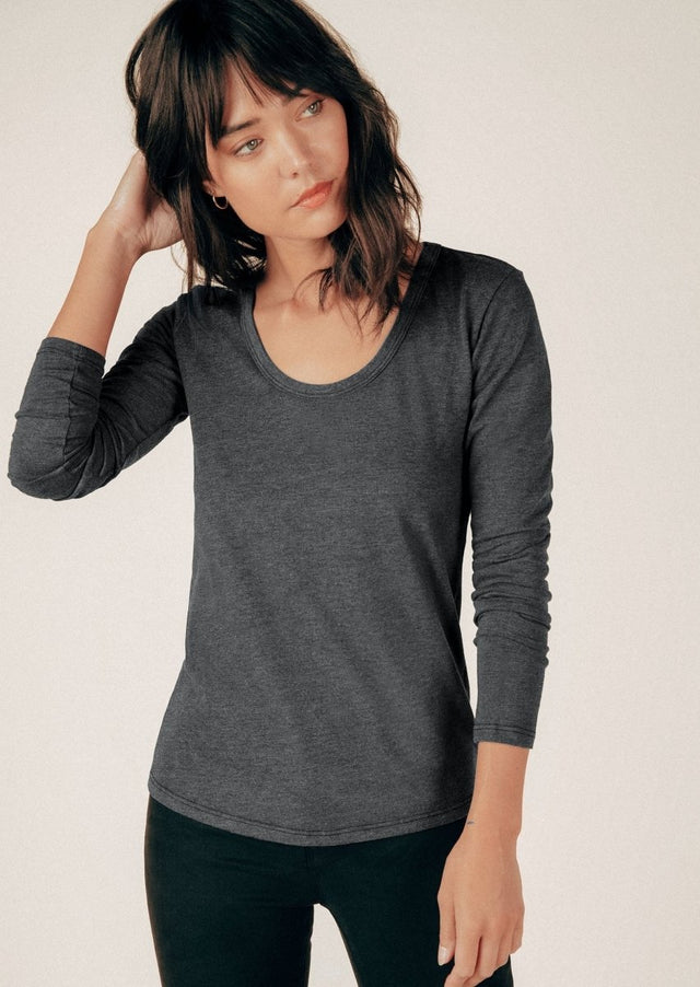 Long Sleeve Scoop Neck Curved Hem Tee in Heathered Gray - Veneka-Sustainable-Ethical-Tops-Graceful District Drop Ship