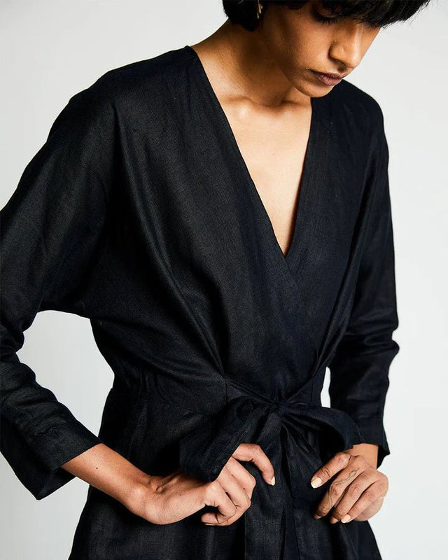 The Power Moves Shirt in Black - Veneka-Sustainable-Ethical-Jackets-Reistor Drop Ship