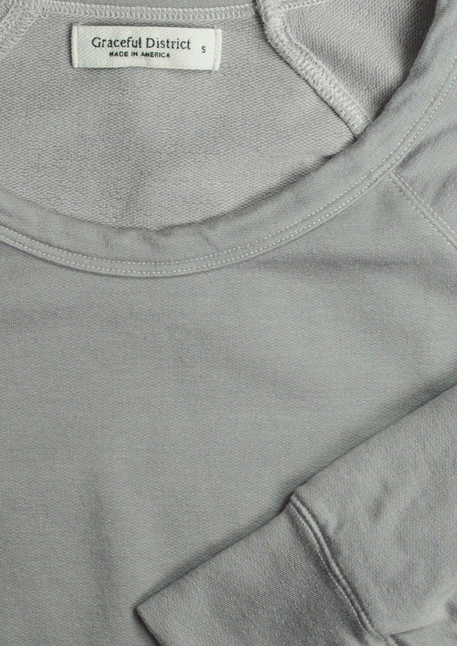 Amore Raglan Sweatshirt in Ice Gray
