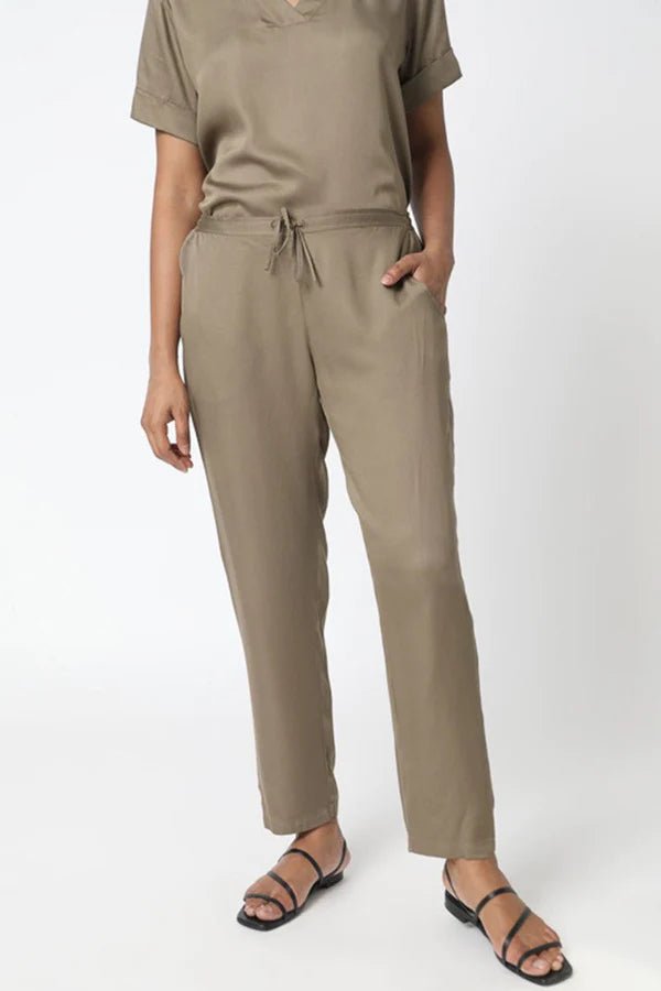 Robyn Paperbag Peg Leg Trousers | Peg leg trousers, One shoulder ruffle  top, Ruffle top