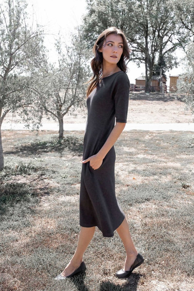 Essential Boatneck Midi Dress with Pockets in Olive Veneka Essential Boatneck Midi Dress with Pockets in Olive Veneka