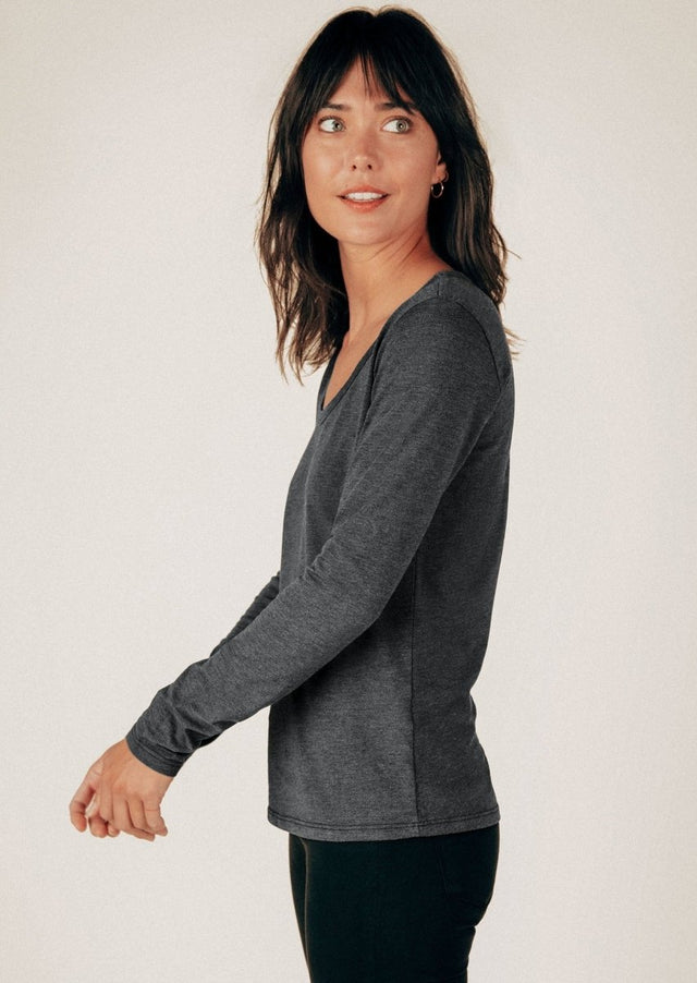 Long Sleeve Scoop Neck Curved Hem Tee in Heathered Gray - Veneka-Sustainable-Ethical-Tops-Graceful District Drop Ship