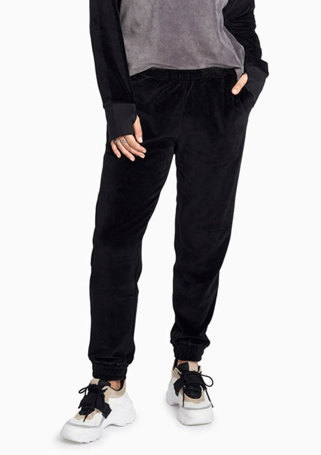 Nat Joggers in Black - Veneka-Sustainable-Ethical-Bottoms-YesAnd Drop Ship