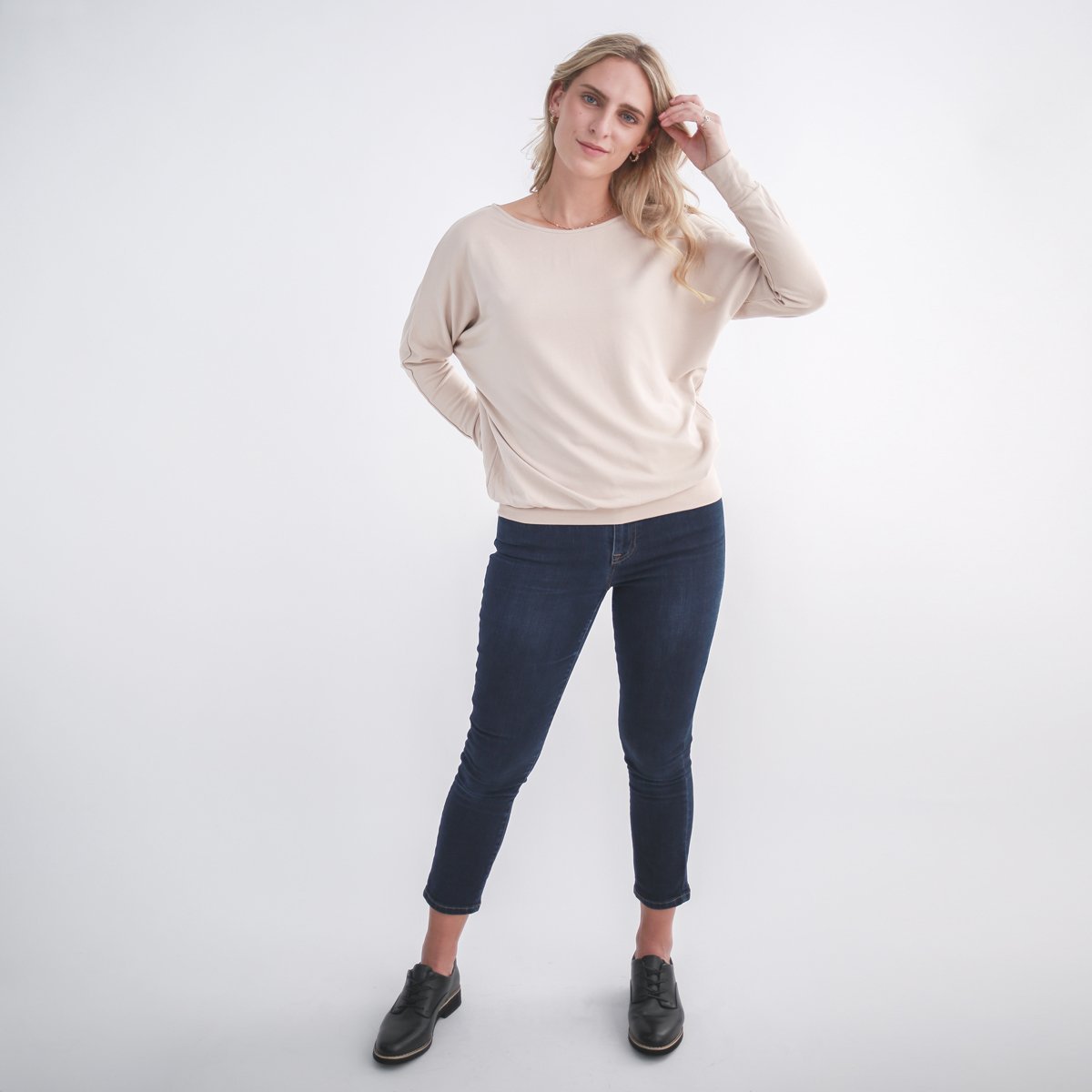 The Dressy Sweatshirt in Coastal Beige Final Sale Veneka