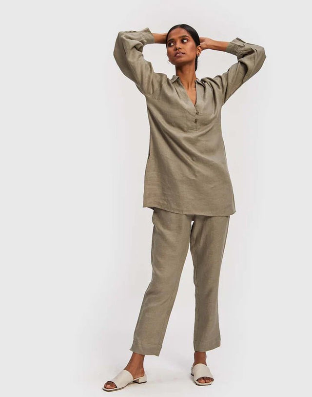 The Goes With Everything Pant in Dark Green - Veneka-Sustainable-Ethical-Bottoms-Reistor Drop Ship