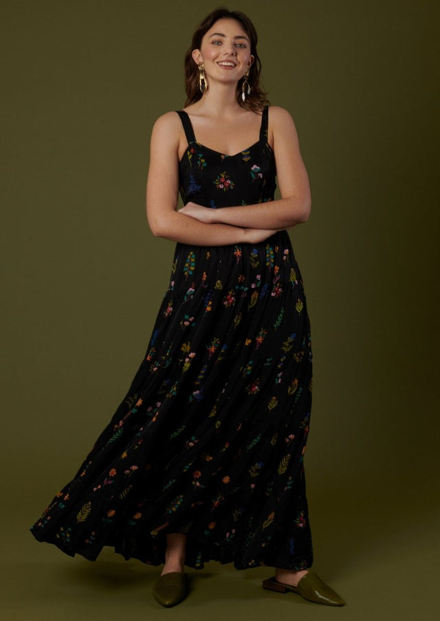 https://theveneka.com/cdn/shop/products/tiered-dress-in-midnight-botanica-em-shi-drop-ship-sustainable-ethical-dresses-787932.jpg?v=1674949464&width=640